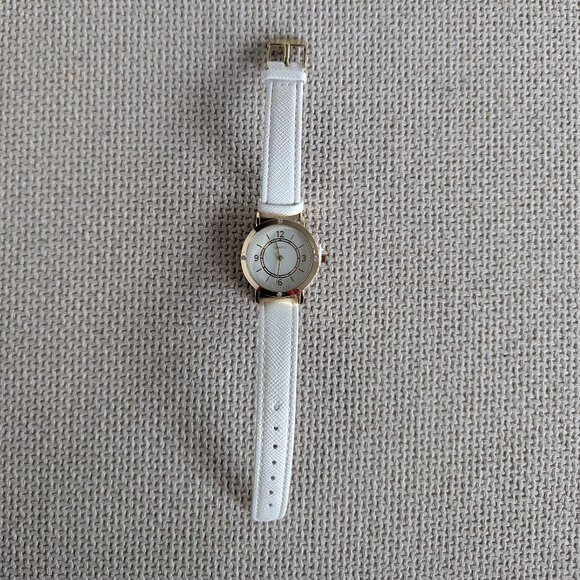 *2/20$* NWOT Creamy White and Gold Quartz Watch with 4 Swarovski Crystals - Picture 5 of 8